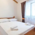 Semesterbostad 3 Bedroom Amazing In Sikici Pula