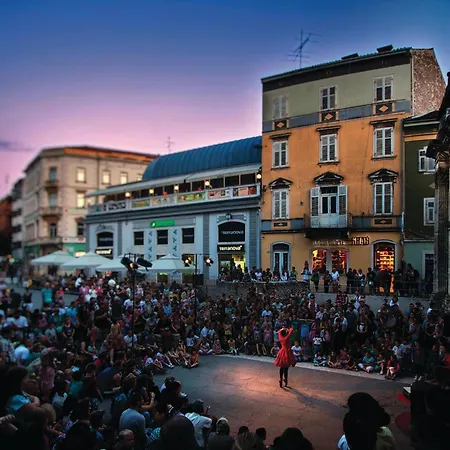 3 Bedroom Amazing In Sikici 펜션