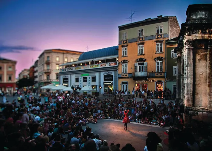 3 Bedroom Amazing In Sikici 펜션