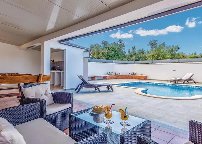 펜션 3 Bedroom Amazing In Sikici